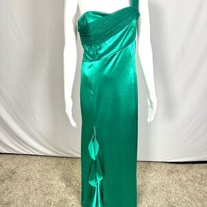 Violet Weekend Green One Shoulder Formal Evening Gown  Size 7/8 NWT